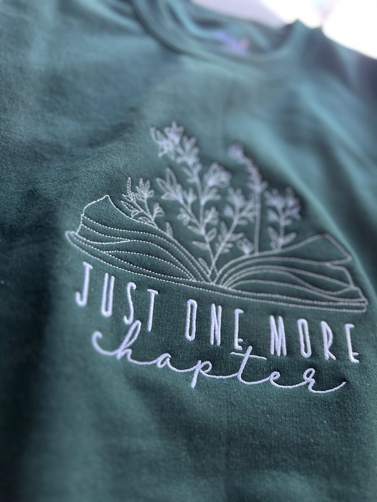 Just One More Chapter - Bordado